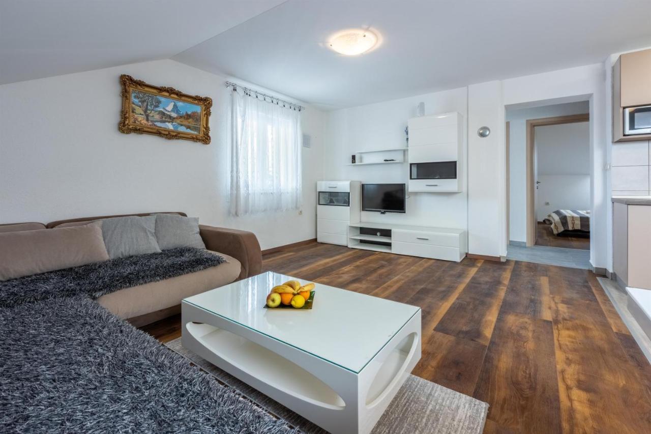 Apartments Mirela Crikvenica Bagian luar foto