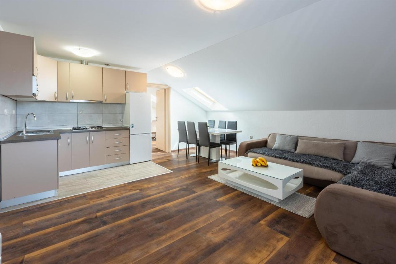 Apartments Mirela Crikvenica Bagian luar foto